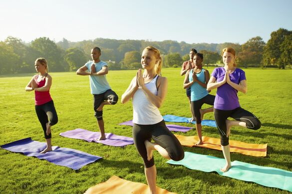 Kurse joga për të humbur peshë dhe për të përmirësuar shëndetin e të gjithë trupit
