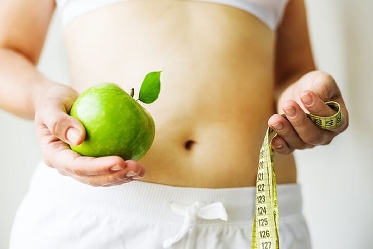 Humbja e peshës në dietë me mollë